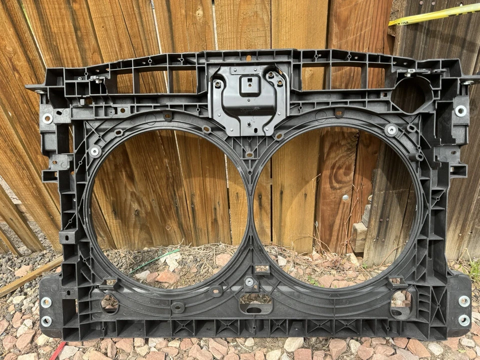 日产 Murano 2015 至 2018 散热器支持。 开箱 — 第 1/1 张图片