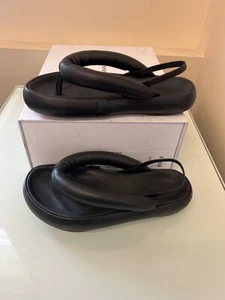 Sandalias tanga hinchada de cuero genuino Isabel Marant - negras, tallas múltiples - Imagen 1 de 4