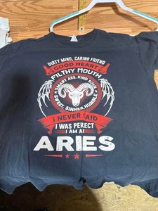 Unisex Widder Sternzeichen V-Ausschnitt T-Shirt Astrologie Gr. Large schwarz - Bild 1 von 3