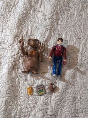 Toys R Us Exclusivo Vintage 2001 Interactivo E.T. Y Eliot con algunos accesorios  Foto 1 de 4