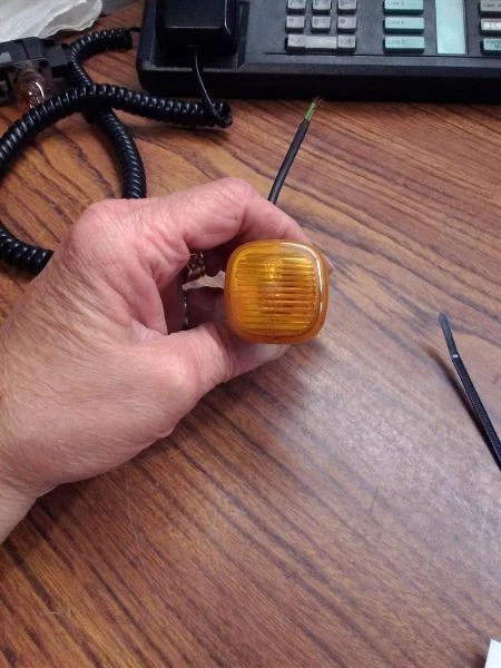 Marcador lateral de canto/parque atrás do pneu dianteiro compatível com 96-99 AUDI A4 249512 - Imagem 1 de 4