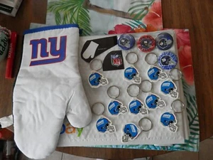New York Giants Oven mitt, 4 Pins, & 10 keychains, New VTG NFL - Picture 1 of 15