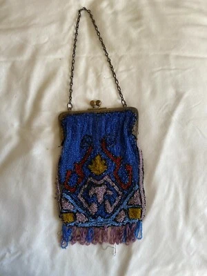 Bolsa de franja vintage Art Nouveau dourada armação T tricô manual azul iridescente miçangas - Imagem 1 de 4