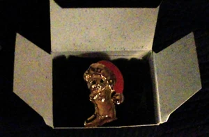 VINTAGE SIGNED AVON KITTEN IN CHRISTMAS STOCKING PIN - Picture 1 of 6