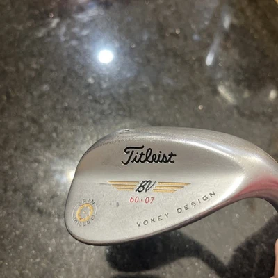 Cuña fresada giratoria Titleist Vokey Design BV 60•07. C•C. Eje de grafito limpio R Foto 1 de 4