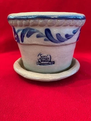 Maceta y platillo para plantas esmaltadas con sal Rowe Pottery Works, 5,75" de alto, anillo de guirnalda Patt Foto 1 de 4