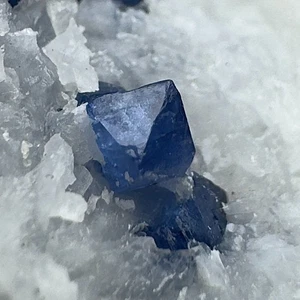 157 Gramm blauer Spinell Kristalle Probe mit Glimmer & unbekannter fluoreszierender @ Pakistan - Bild 1 von 22