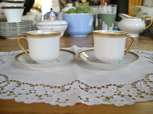 Tazas y platillos Demitasse de oro blanco vintage Syracuse China O.P.CO ~ Juego de 2 ~ - Imagen 1 de 7