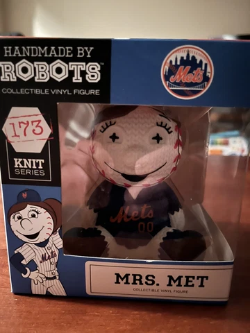 NY New York Mets Robots Knit Series Mrs. Met SGA 2023 5/6/23 Cover