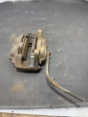 Pinza de freno delantera izquierda 47750-60080 Toyota Land Cruiser Lexus LX470 1998-2002 Foto 1 de 4