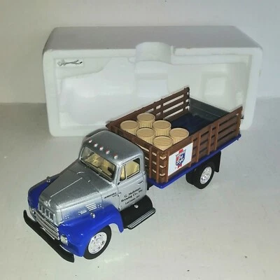 FIRST GEAR 1/34 INTERN.R-190 FULL RACK STAKE TRUCK 1957 OLD STYLE COD.19-1549 - Immagine 1 di 4