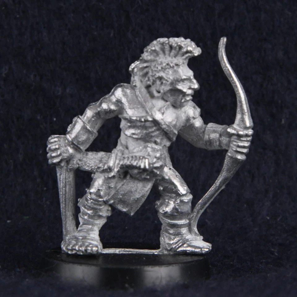 Realm of Chaos Thug Trooper Archer Bow MB10 Marauder Citadel Metal 80s 90s W620 - Image 1 of 1