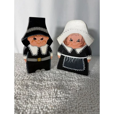 Vintage Wooden Pilgrim Couple Figurines Thanksgiving Decor 1989 Hand Painted - Image 1 of 4