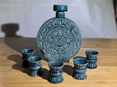 Jarra de cerámica azteca vintage MCM Mid Century y 5 vasos de chupito Foto 1 de 4