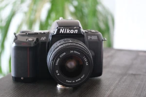 Nikon F-601 mit 24-70mm Zoom | Analoge SLR mit Autofokus - Bild 1 von 5