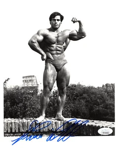 FRANCO COLUMBU HAND SIGNED 8x10 PHOTO        BEST POSE EVER IN ROME         JSA - Picture 1 of 1