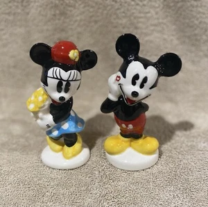 Adorable salero y pimentero de Mickey y Minnie de Walt Disney de segunda mano - Imagen 1 de 5