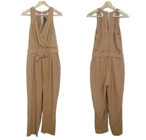 Neu mit Etikett Lulus Jumpsuit Faux Wickelgürtel gerades Bein braun Gr. M - Bild 1 von 16