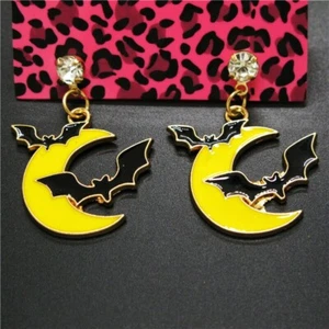 Orecchini con supporto in cristallo Betsey Johnson giallo e nero smalto Halloween pipistrello lunare - Foto 1 di 1