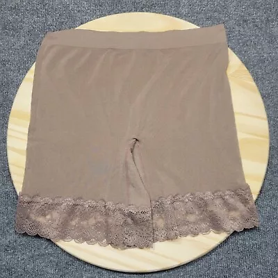 Breezies Bragas Suavizantes Sin Costuras Pantalones Cortos Medio Muslo con Ribete Liso y Encaje Foto 1 de 2