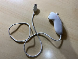Genuine Nintendo Wii Nunchuck White - Picture 1 of 2