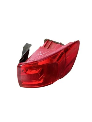 ⭐️ Luz trasera exterior halógena derecha Volkswagen Jetta 2011-2014 sedán OEM Foto 1 de 4