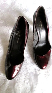 Charles Nolan New York 7M weinrot Lackleder Made Italy Plateau Pumps ABSÄTZE EUC - Bild 1 von 12