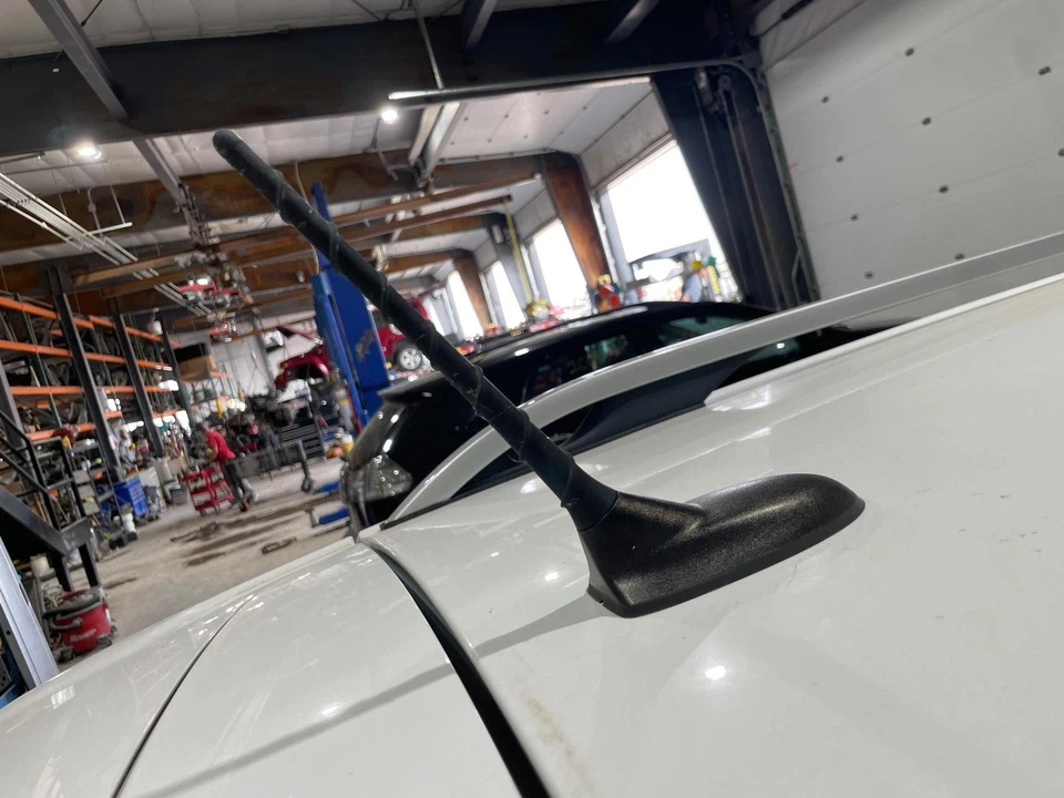 2014 - 2018 Jeep Cherokee Black Roof Mounted Radio Antenna Mast - Image 1 of 1