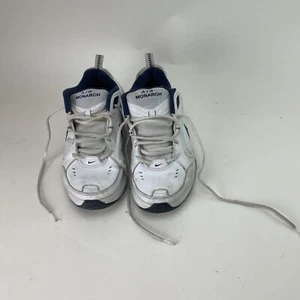 Scarpe da corsa Nike Air Monarch IV da uomo taglia 10 415445-102 bianche blu navy - Foto 1 di 7