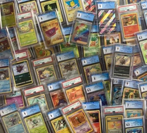 Pokemon TCG Inglés Paquete de Regalo, 1x Tarjeta CGC Clasificada, 1x Booster Pack, 25x Cartas! - Imagen 1 de 1