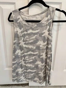 Women’s Old Navy Everywhere Medium Tall Grey Camo sleeveless Tank Top - Picture 1 of 3