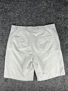 Nike Dri Fit beige/weiß Golfshorts Größe 34 Schrittlänge 10 Zoll - Bild 1 von 7