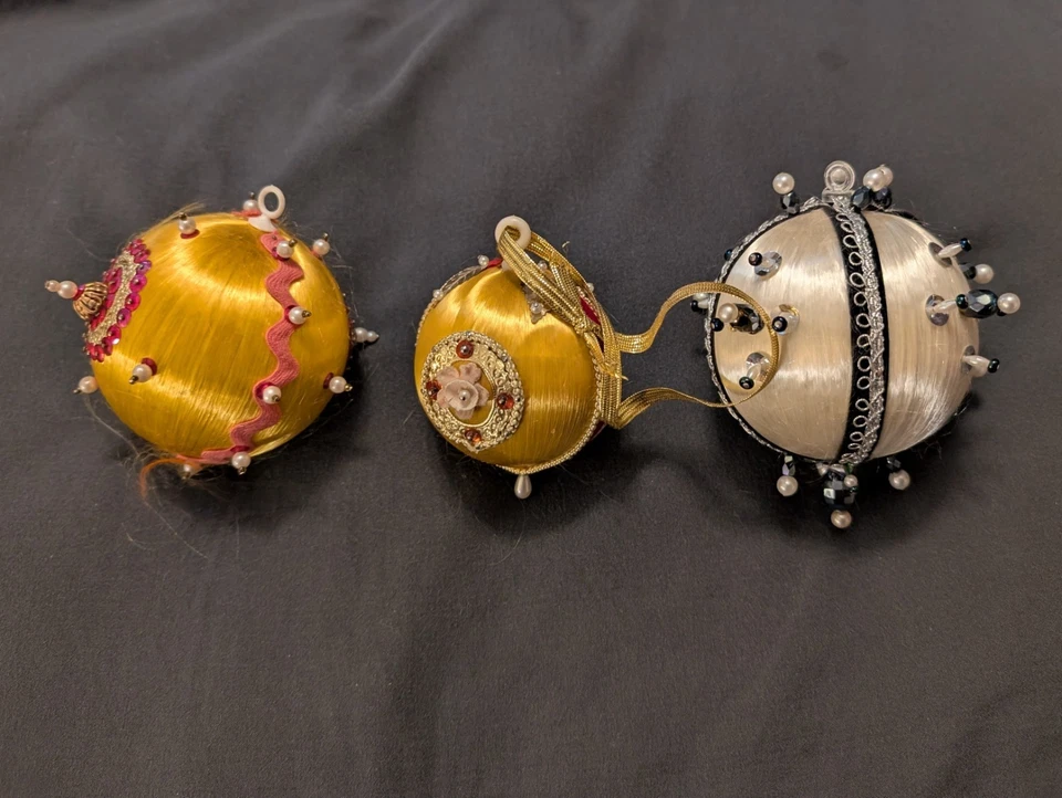 Lote De 3 Lentejuelas Bola Satinada Adornos Navidad Vintage Push Pin Foto 1 de 4