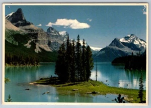 Maligne Lake, Jasper National Park, Alberta, Canada, Chrome Postcard - Picture 1 of 2