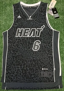 Neu Lebron James limitierte Auflage Miami Heat Adidas grau Tarnmuster Trikot Medium neu mit Etikett - Bild 1 von 6