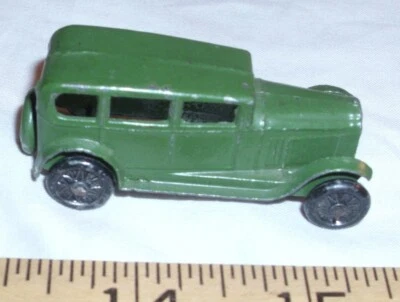 TOOTSIE TOY 1924 BUICK SEDAN DIE CAST METAL TOY IN BLUE - Image 1 of 3