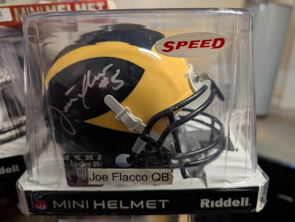 Joe Flacco Michigan Wolverines autografiado firmado mini casco certificado de autenticidad Foto 1 de 3
