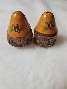 PRIMITIVE WOOD SALT & PEPPER SHAKERS Buffalo Bill Memorial Lookout Colorado - Picture 1 of 7