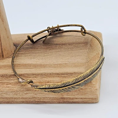 Pulsera Alex and Ani Pluma Oro Pluma - Símbolo de Verdad, Luz y Virtud Foto 1 de 4