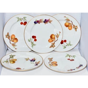 5 - 8.5" Porcelain Plates Berries, Pear & Gold Trim Royal Worcester Evesham NEW - Picture 1 of 6