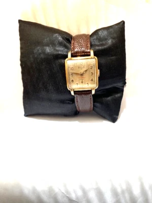 Solo Unisex Vintage Mechanical Leather Strap Watch Made in France 1950s - Image 1 of 4