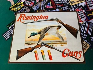 REMINGTON GUNS DUCK INSEGNA IN LATTA METALLO CON TOPPA OMAGGIO dtom gun arredamento garage vintage - Foto 1 di 2