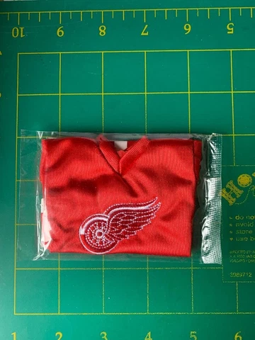 2006-07 UD Upper Deck Hockey Mini Jersey Gordie Howe - New Original Sealed Bag Cover