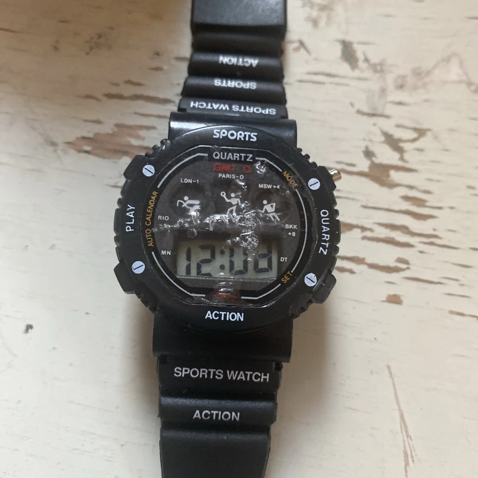 Reloj deportivo de cuarzo con pantalla digital correa negra Foto 1 de 4