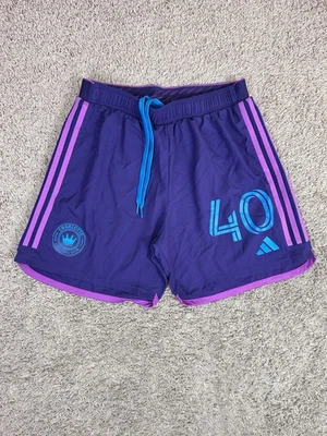 Pantalones cortos de entrenamiento en el campo Charlotte FC Adidas MLS TEAM EMITIDOS para hombre talla grande Foto 1 de 4