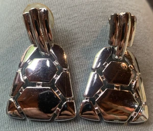 VTG 80'S COSTUME JEWELRY SILVER TONE EARRINGS - Picture 1 of 4