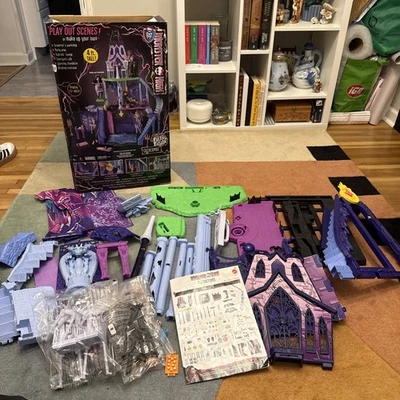 Monster High Freaky Fusion Catacumbas Castillo Juego con Caja *Incompleto/Leer Foto 1 de 4