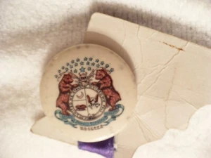 83A-UNITED WE STAND DIVIDED WE FALL SALUS POPULI SUPREMA LEXESTON PIN #5407 - Picture 1 of 8