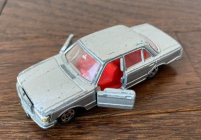 Tomy 1976 Tomica F7 1/67 Mercedes Benz 450 SEL silver, red interior doors open - Image 1 of 4