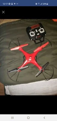 Drones a distancia y coche multiterreno Foto 1 de 4